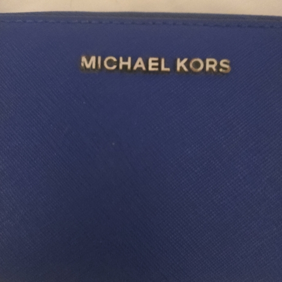 Michael Kors Stunning Blue Large Continental Zip around Saffiano Leather Wallet! - Picture 2 of 11